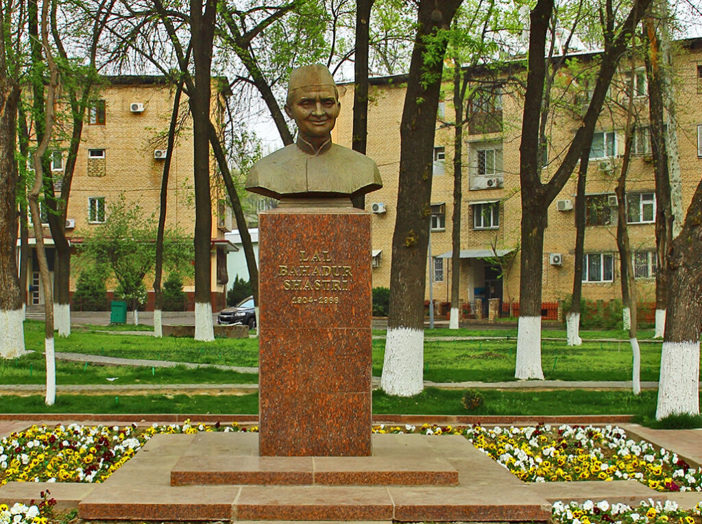 lal-bahudur-shastri-memorial-in-tashkent-uzbekistan-rs-international-tours