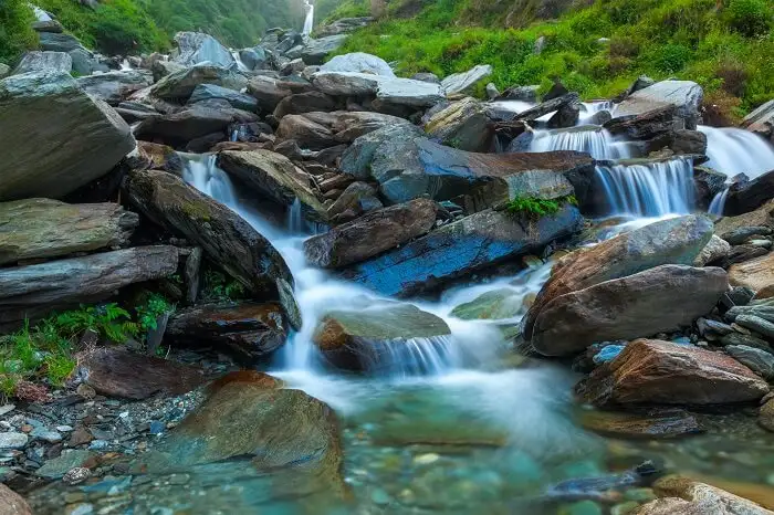 Bhagsunag-Waterfalls-in-Dharamshala-rstours