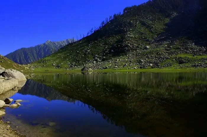 Kareri-Dal-Lake-in-Dharamshala-rstours